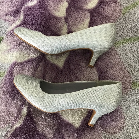 Dream Paris Round Toe Low Heel Pumps - Picture 6 of 12